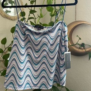WAVY PATTERNED CROP TOP